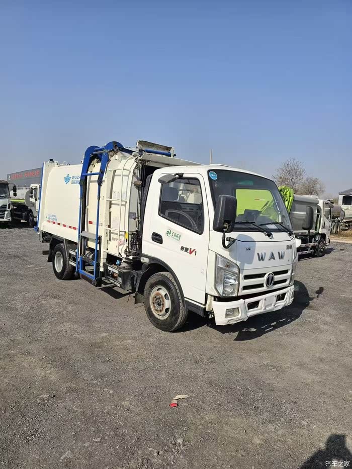 全新藍(lán)牌8方側(cè)掛桶垃圾車 國六排放，五征上裝130馬力高效之選