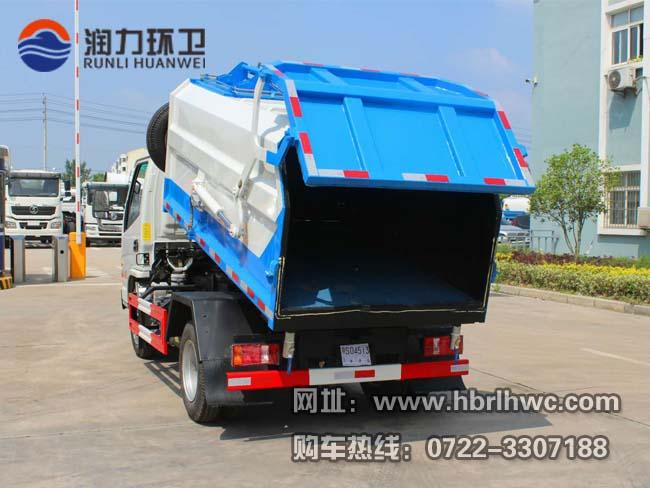 凱馬壓縮式對接垃圾車 城鄉(xiāng)環(huán)衛(wèi)高效轉(zhuǎn)運(yùn)的可靠伙伴